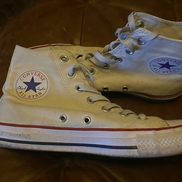 White converse sneakers size 8 - Picture 2 of 15